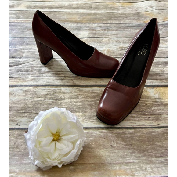 BCBG HEEL - Picture 2 of 10